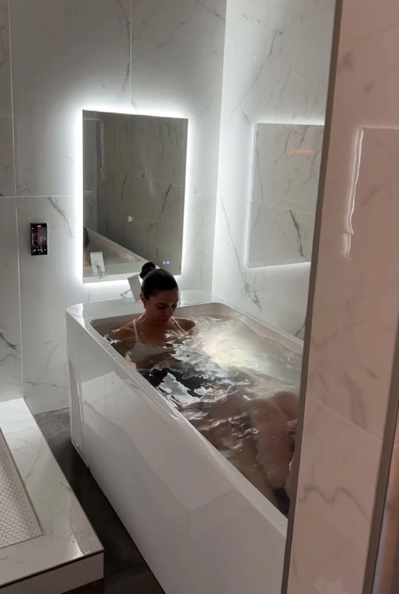 sweat-houz-vitamin-c-shower-nj-wellness.webp
